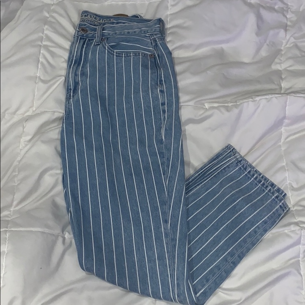 American Eagle mom jean